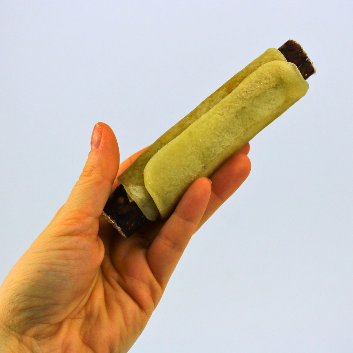 Hot dog dla psa SNACKBAR ze żwaczem wołowym 13cm | 50g